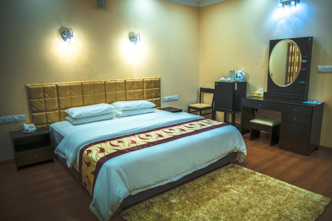 Abuharee Grand Otel Addu City Dış mekan fotoğraf